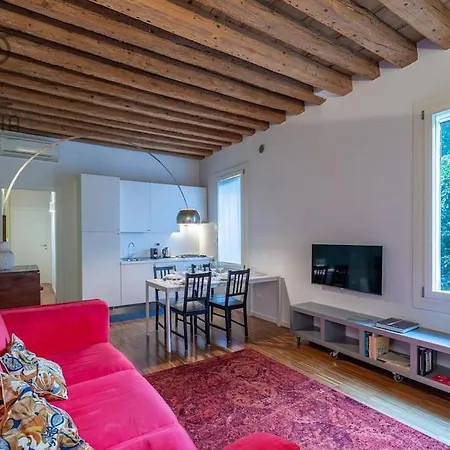 Apartment Vittoria Apartments: Soccorso Soccorsetto *