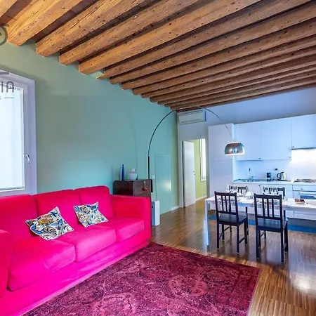 Apartment Vittoria Apartments: Soccorso Soccorsetto *